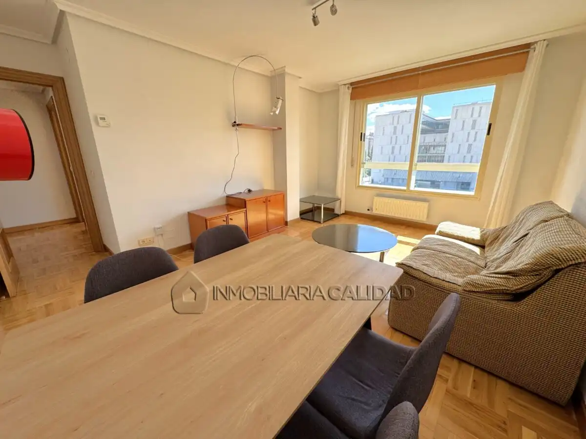 Vista exterior de Piso de alquiler en Burgos con Calefacción, Terraza y Amueblado