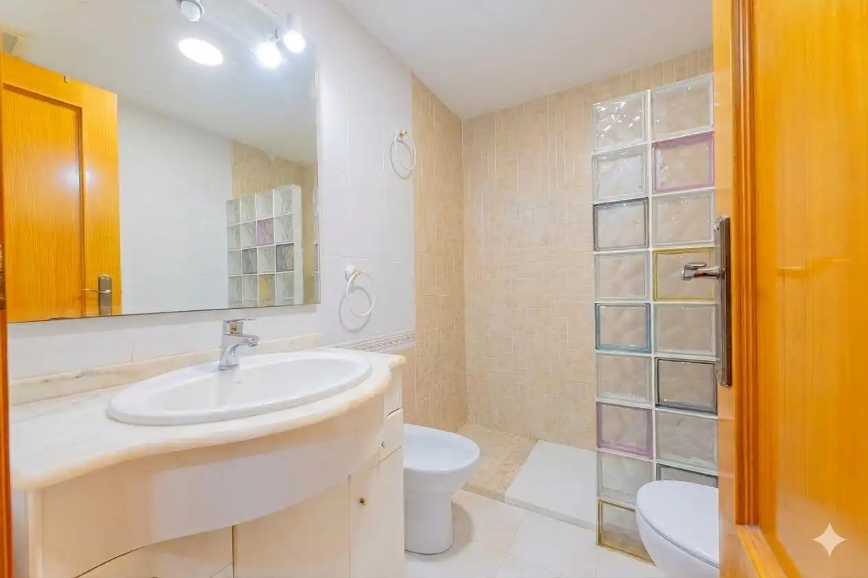 Bathroom of Flat for sale in La Pobla de Vallbona  with Balcony