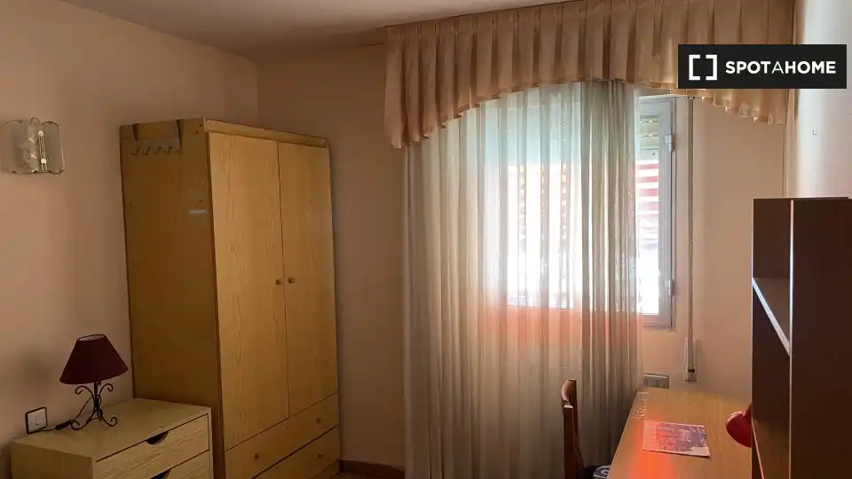 Habitación de Piso para compartir en Leganés con Aire acondicionado, Calefacción y Amueblado