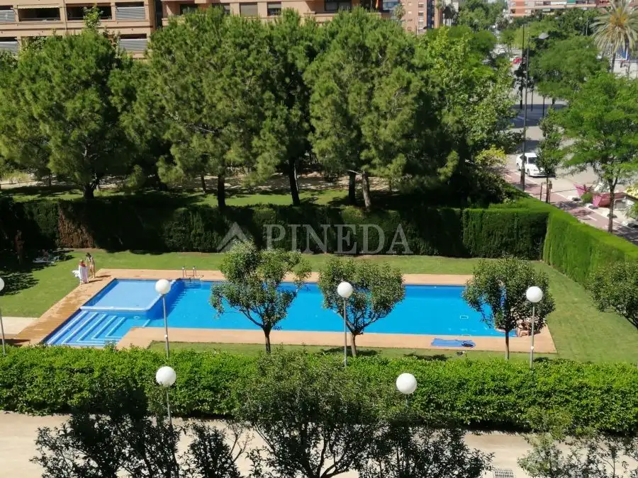 Piscina de Pis de lloguer en Valencia amb Aire condicionat, Calefacció i Terrassa