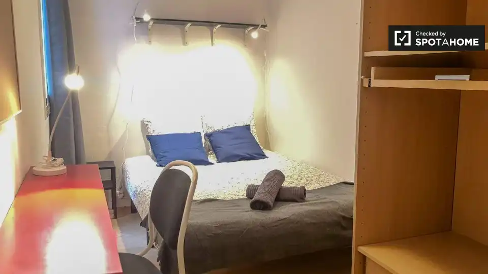 Bedroom of Flat for rent in L'Hospitalet de Llobregat  with Air Conditioner, Heating and Furnished