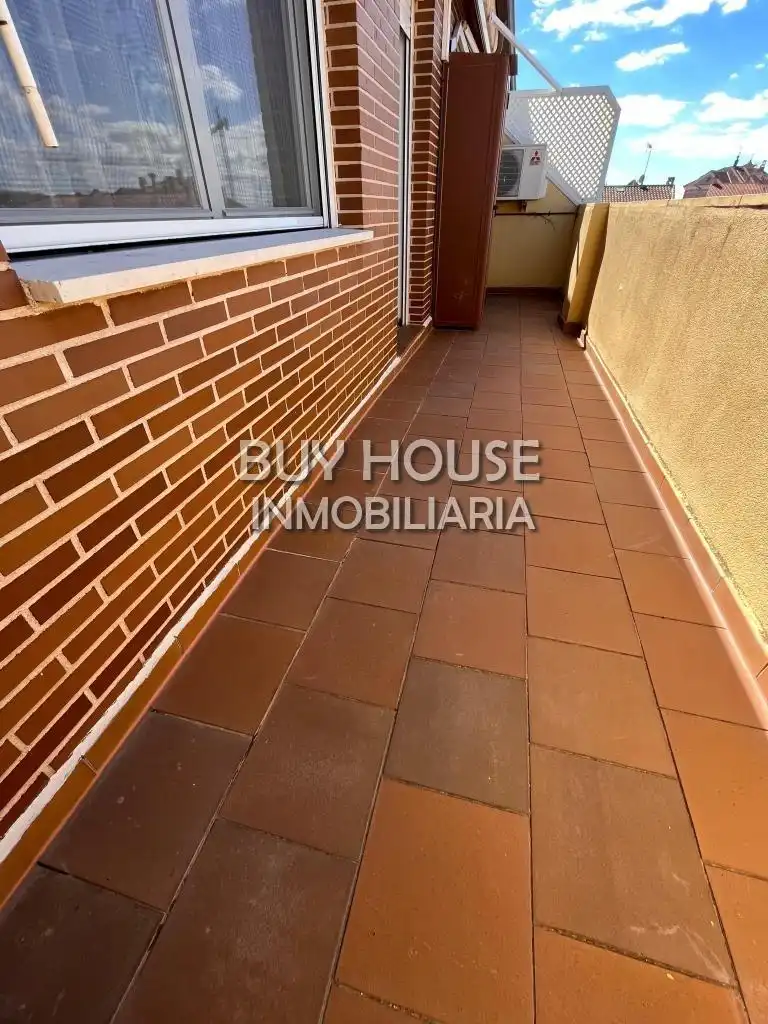 Penthouse with lift to rent in Parque Manuel de Vega - Carretera de Ugena, imagen 3