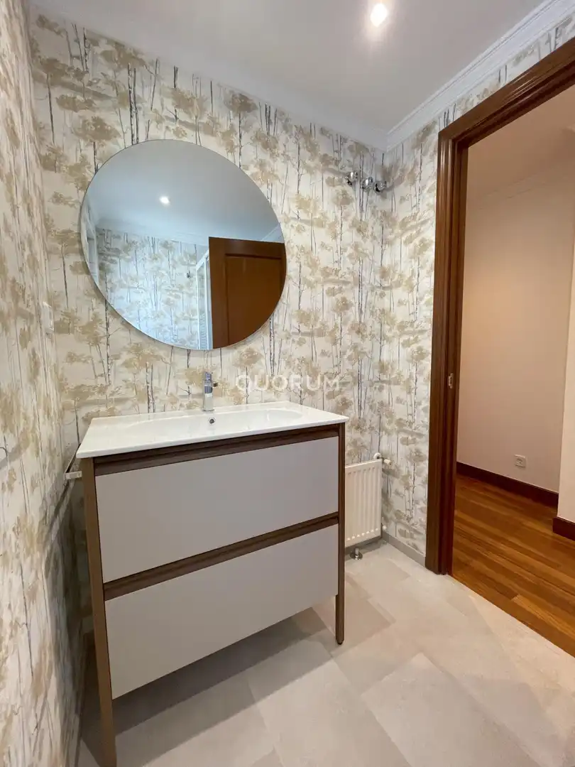 Bathroom of Flat for rent in Bilbao   with Heating, Terrace and Balcony