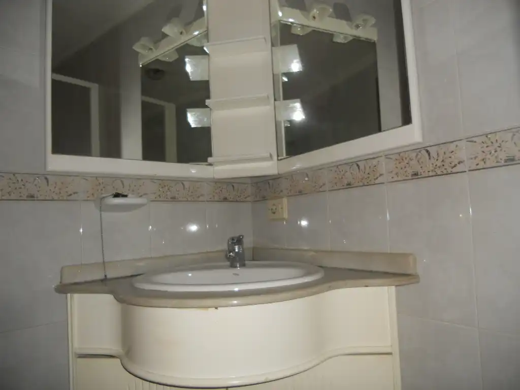 Bathroom of Flat for rent in Santiago de Compostela   with Heating, Furnished and Oven