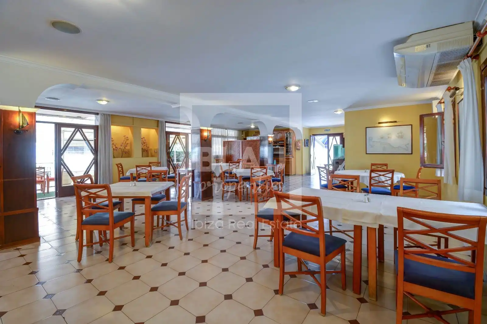 Local en venta en Sant Josep de sa Talaia con Aire acondicionado, Terraza y Amueblado
