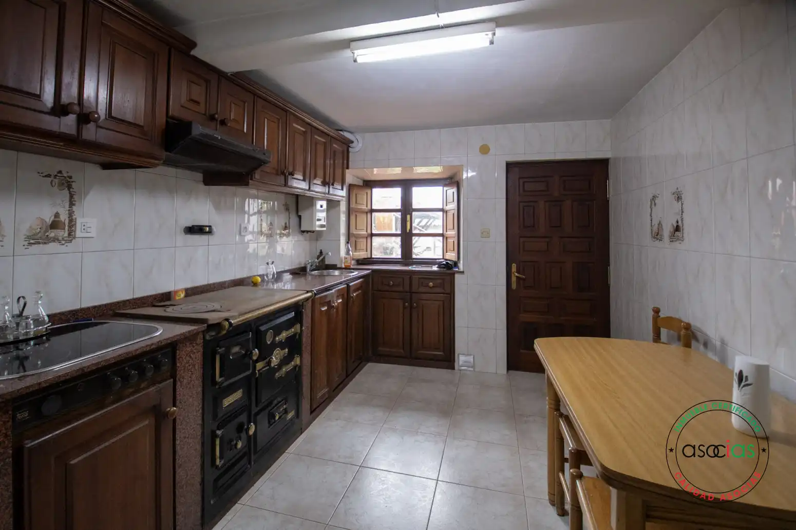 Cuina de Casa adosada en venda en Villaviciosa amb Calefacció