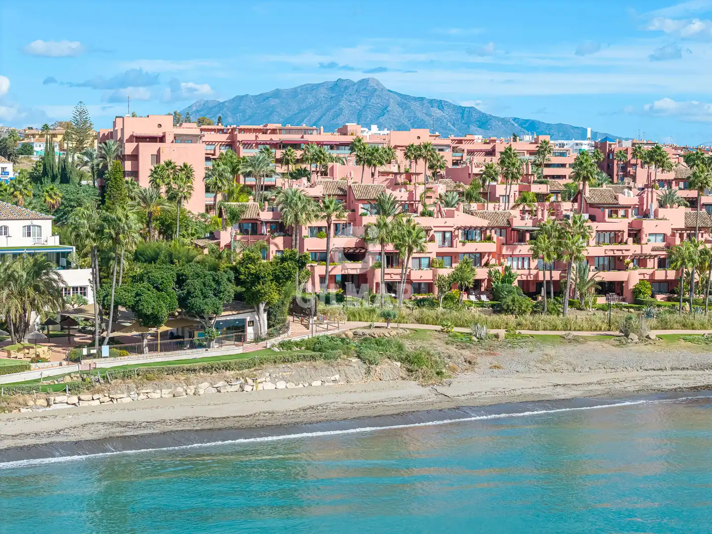 Apartamento con terraza en venta en Selwo, imagen 3