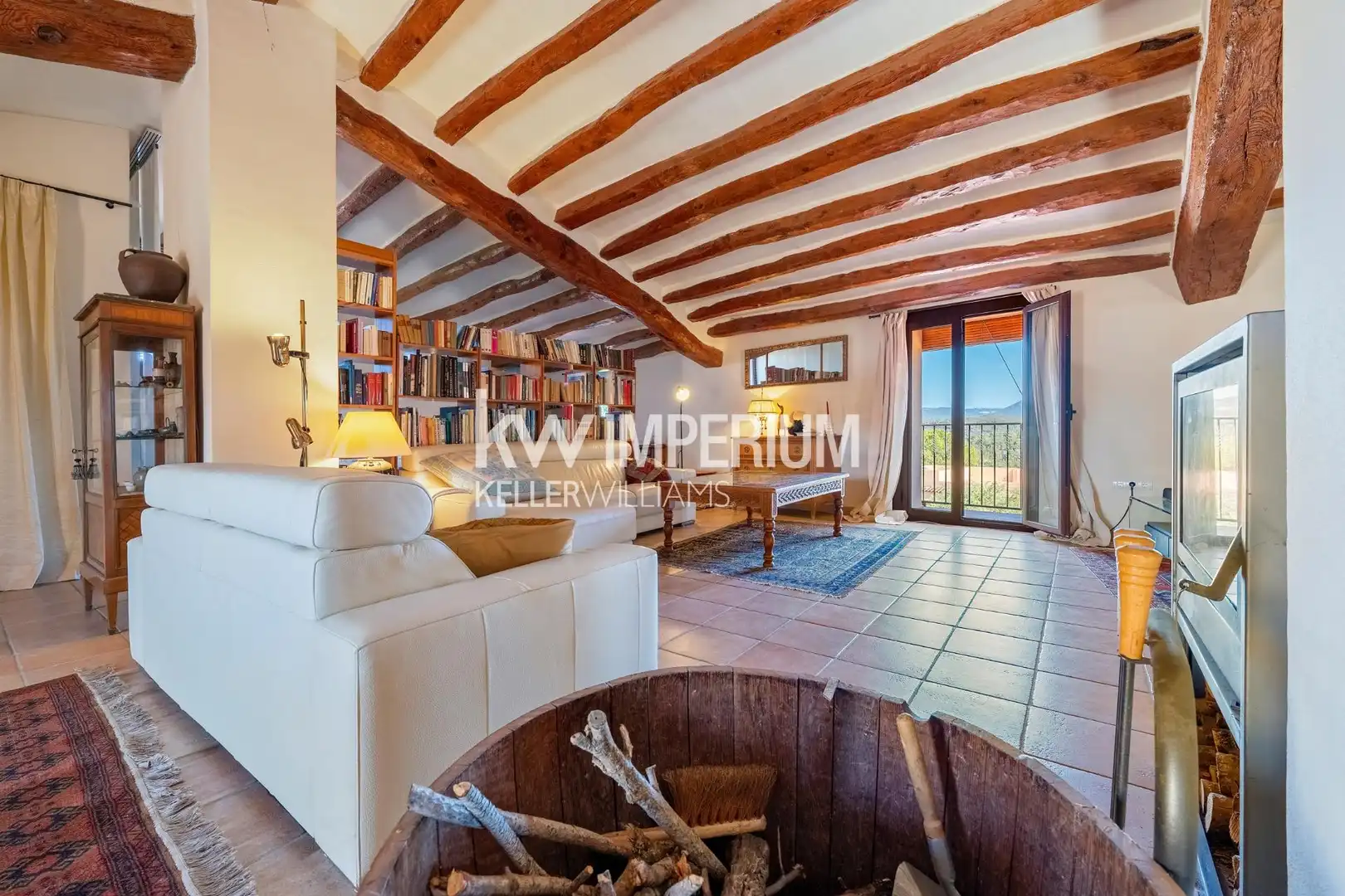 Sala d'estar de Finca rústica en venda en El Molar (Tarragona) amb Aire condicionat, Calefacció i Jardí privat