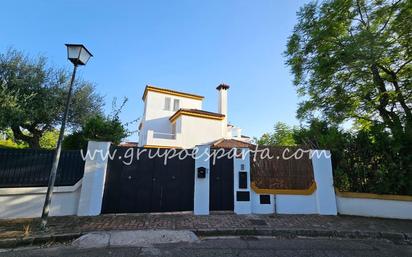 Exterior view of House or chalet for sale in Mairena del Aljarafe  with Air Conditioner and Terrace