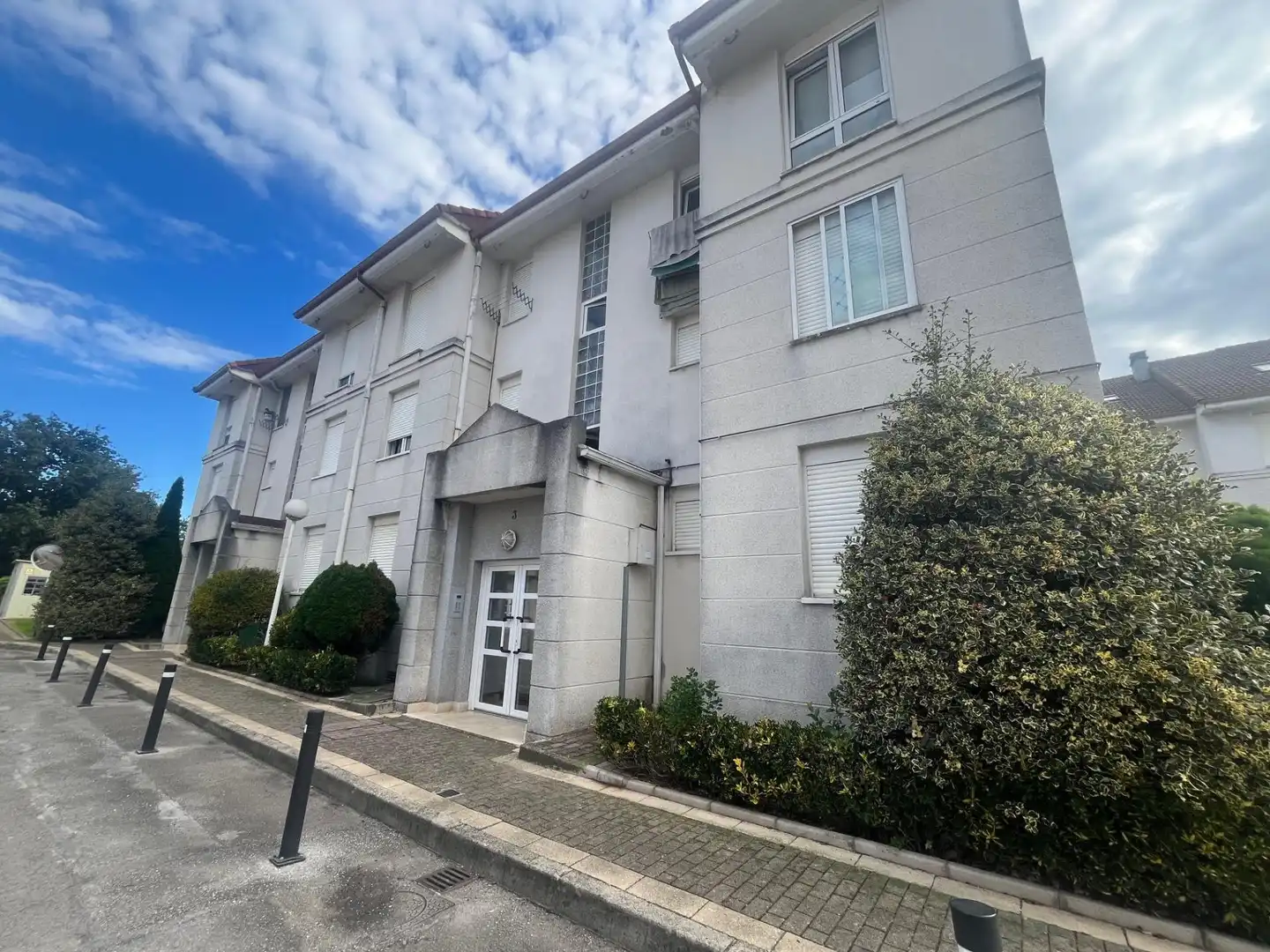 Exterior view of Duplexes for sale in Bárcena de Cicero  with Furnished and Community pool
