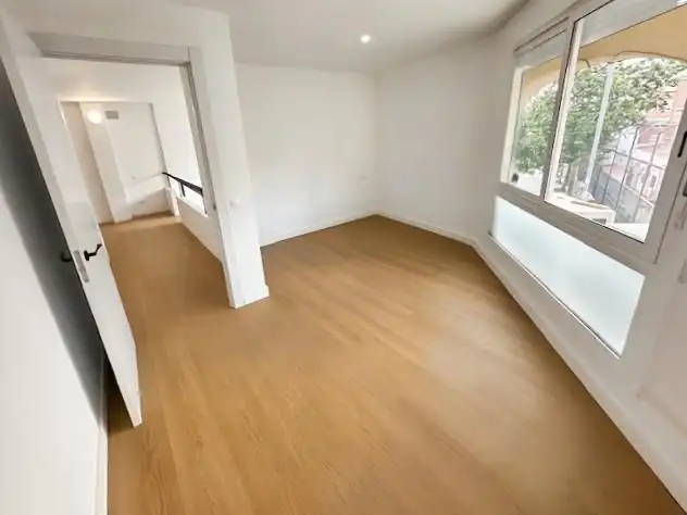 Schlafzimmer von Maisonette zum Verkauf in Badalona mit Klimaanlage und Parkett