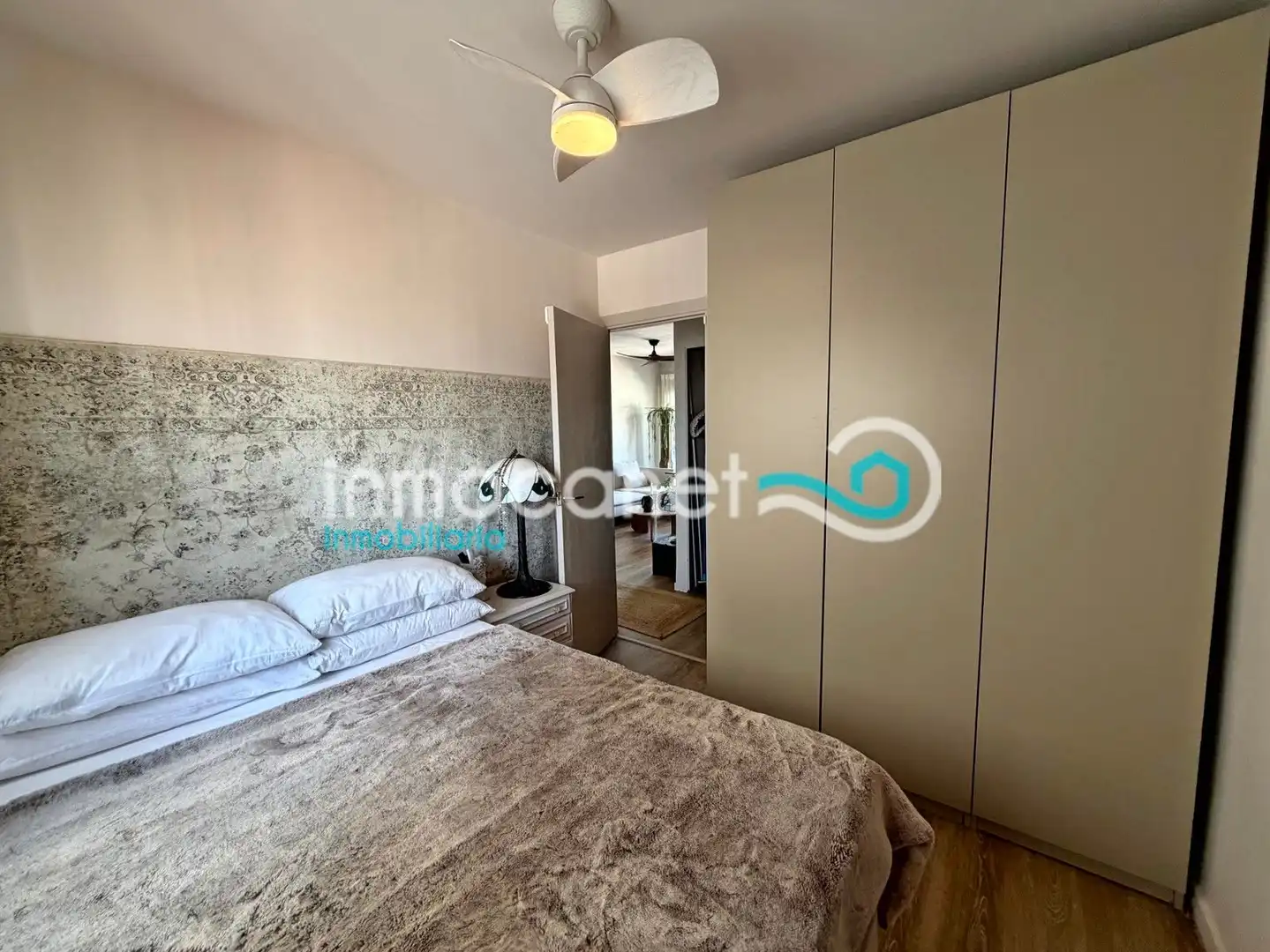 Bedroom of Apartments for sale in Oliva  with Air Conditioner and Balcony