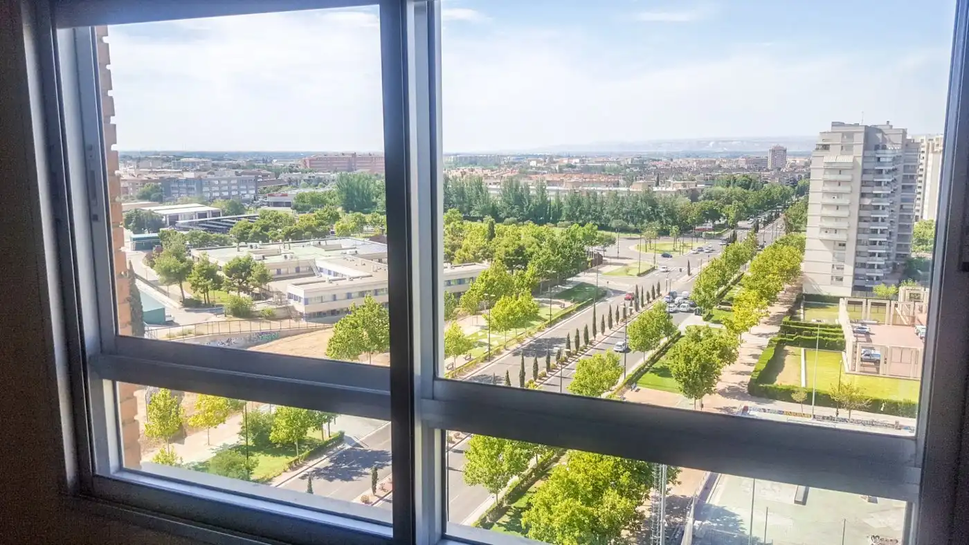 Außenansicht von Wohnung zur Miete in Zaragoza mit Klimaanlage, Heizung und Privatgarten