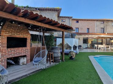 Casa con balcón en venta en Los Corrales de Buelna