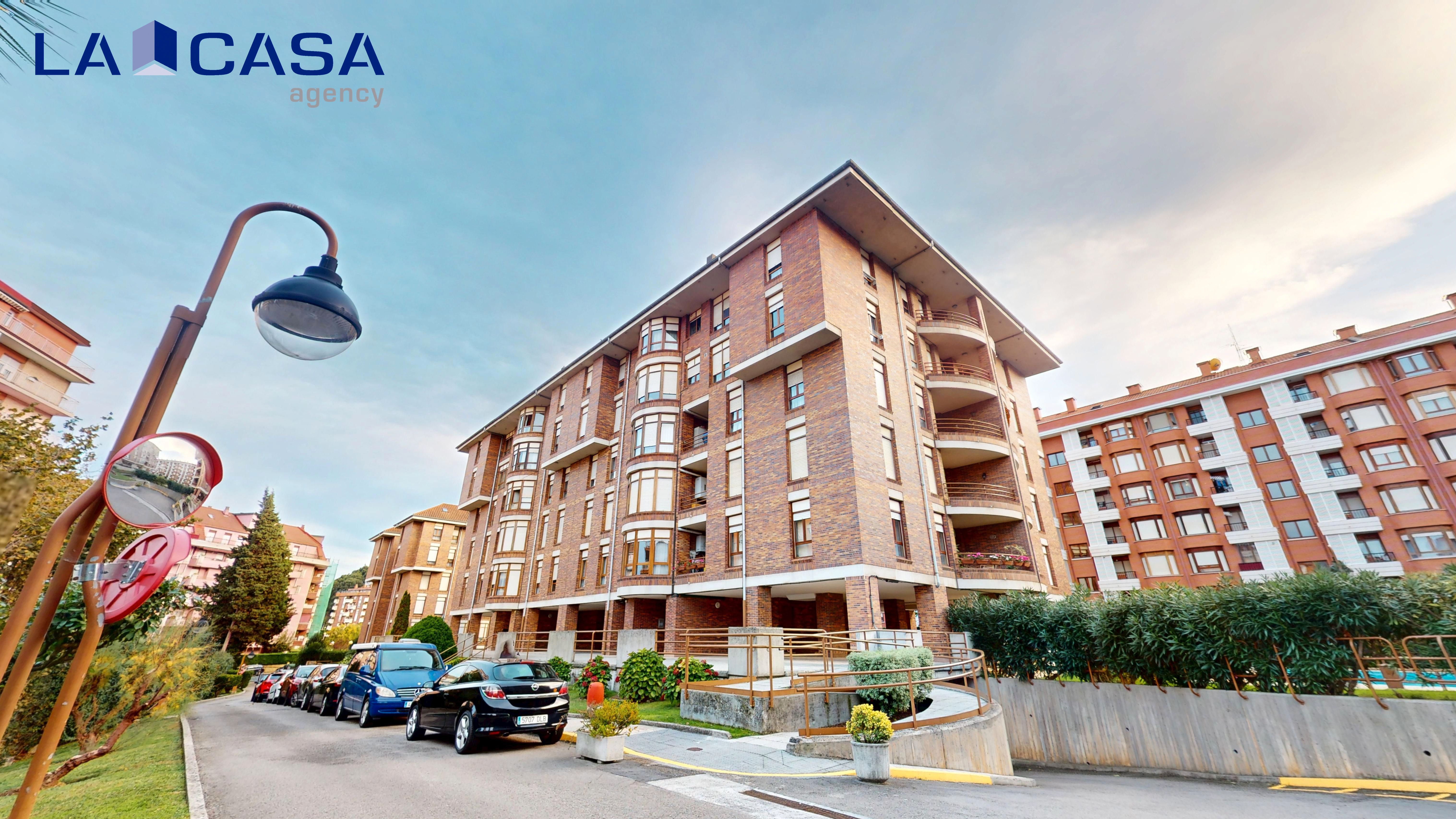 Exterior view of Flat for sale in Castro-Urdiales  with Heating and Swimming Pool