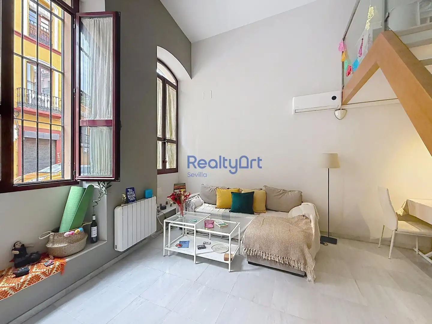 Living room of Duplexes for rent in Sevilla  with Air Conditioner and Furnished