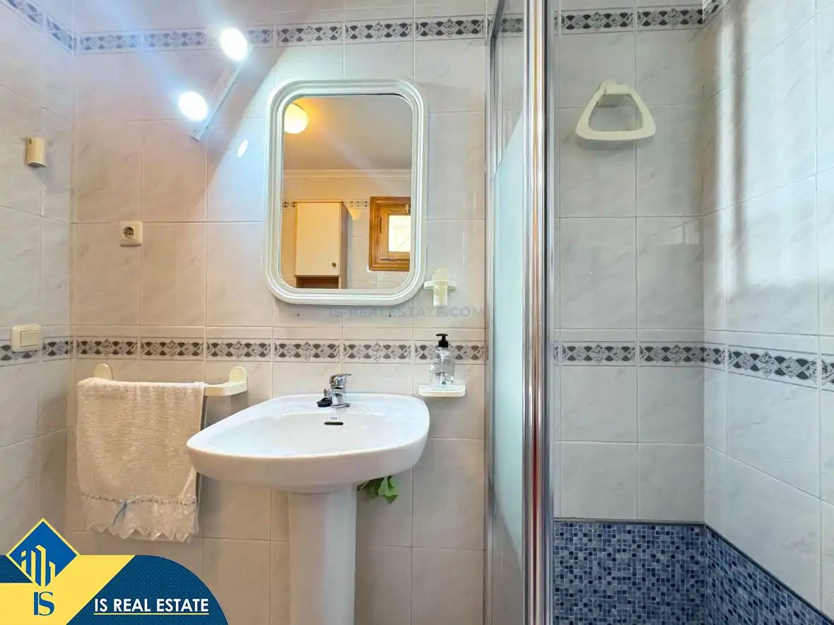 Baño de Apartamento en venta en Torrevieja con Aire acondicionado, Calefacción y Terraza