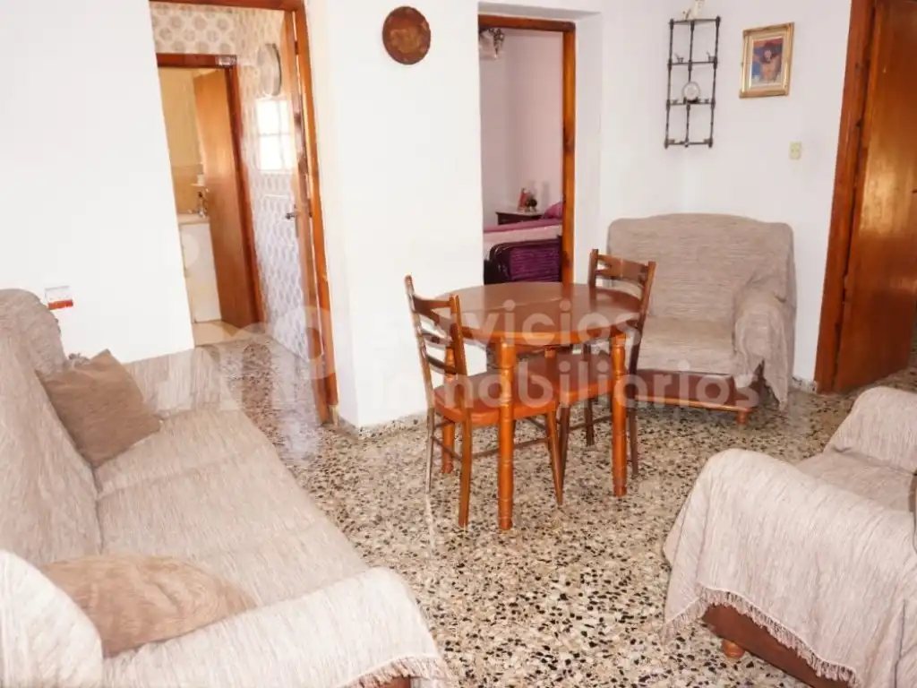 Sala de estar de Casa adosada en venta en Benamocarra con Jardín privado, Terraza y Amueblado