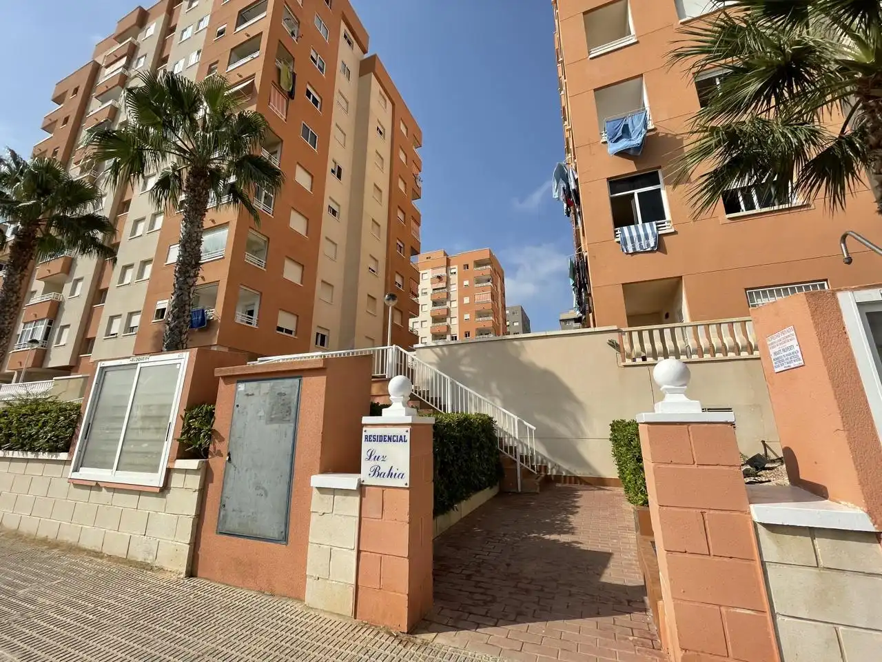 Vista exterior de Apartamento en venta en La Manga del Mar Menor con Aire acondicionado, Terraza y Piscina