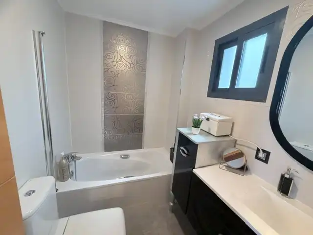 Baño de Piso en venta en Huelva con Aire acondicionado, Calefacción y Parquet