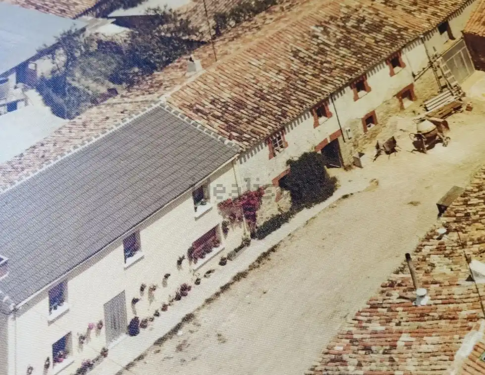 Vista exterior de Casa o xalet en venda en Alfoz de Quintanadueñas amb Jardí privat i Traster