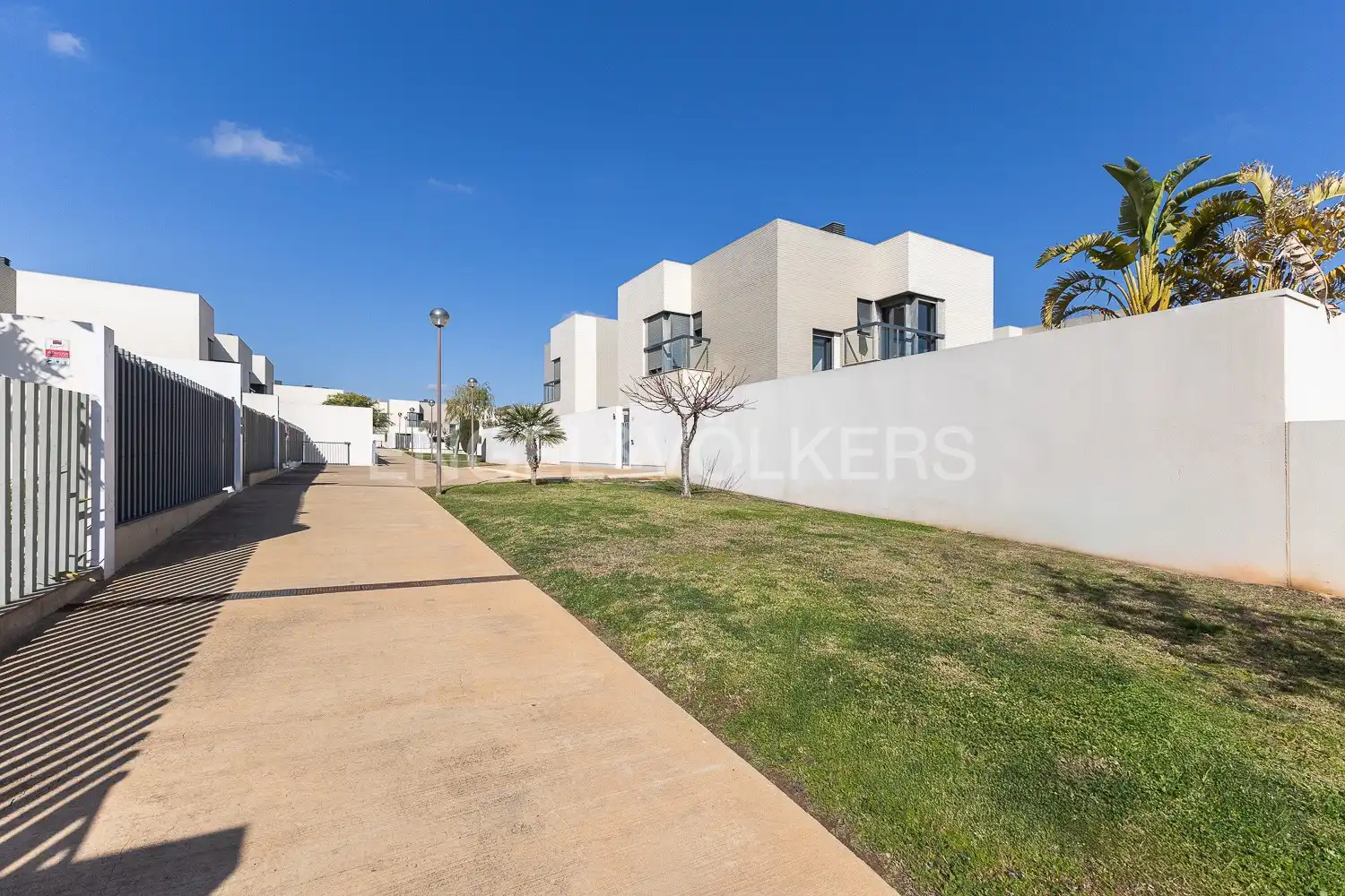 Vista exterior de Casa o xalet en venda en Paterna amb Aire condicionat, Calefacció i Jardí privat
