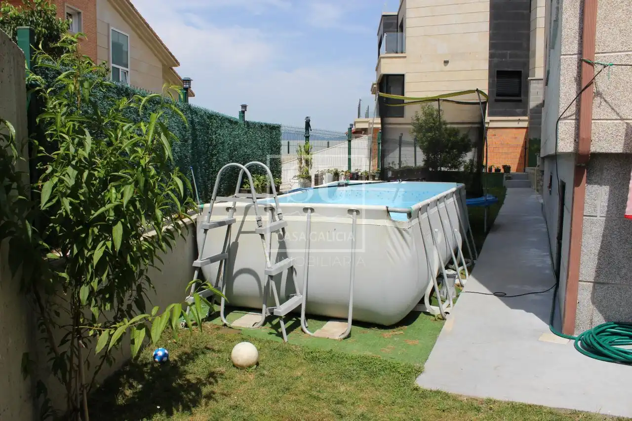 Piscina de Casa o xalet en venda en Baiona amb Calefacció i Jardí privat