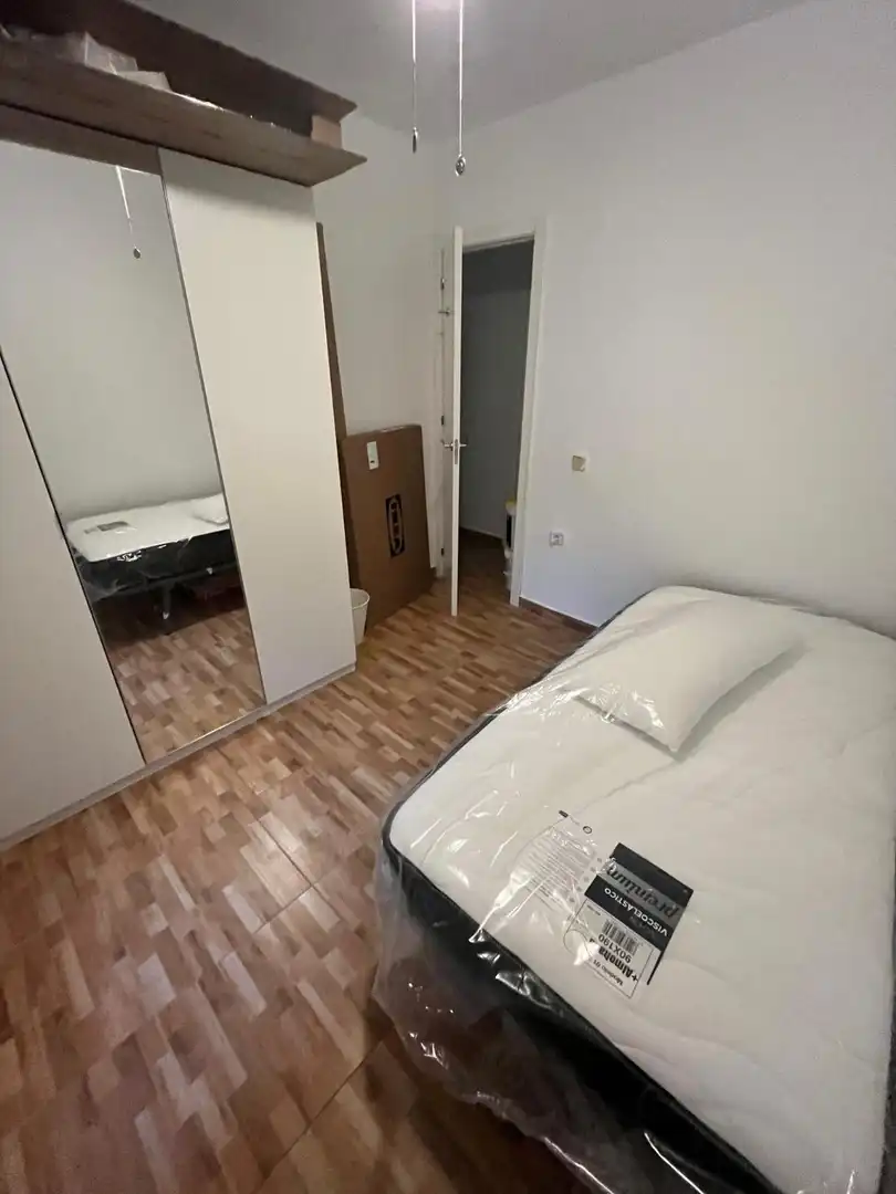 Bedroom of Apartments for rent in Granada