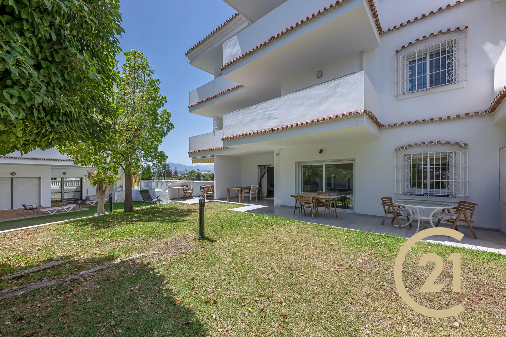 Vista exterior de Planta baja en venta en Marbella con Aire acondicionado, Terraza y Amueblado