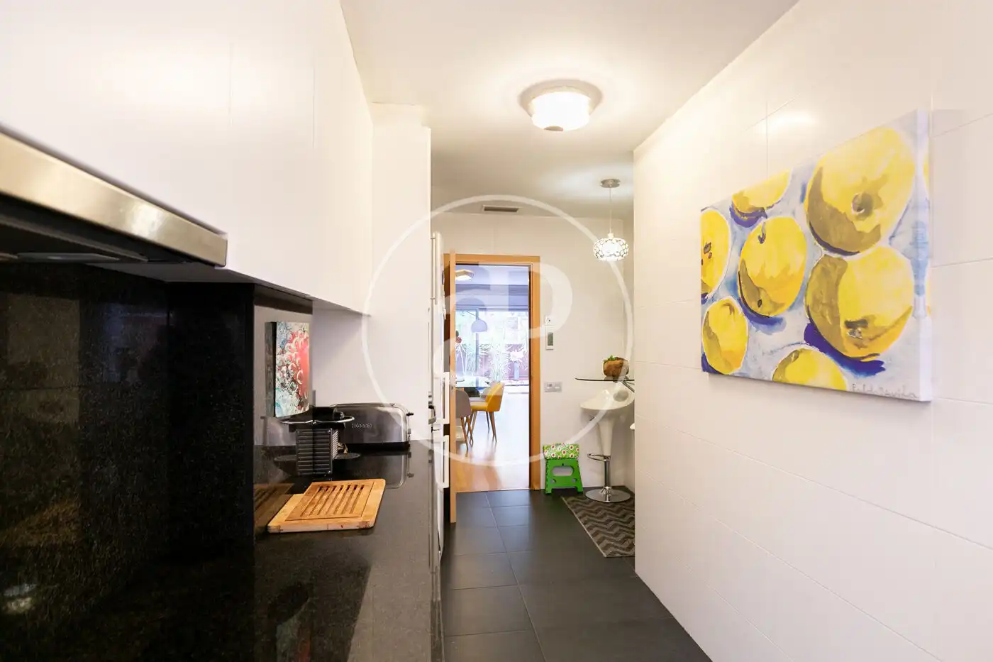 Küche von Wohnung zum Verkauf in Barcelona mit Klimaanlage, Heizung und Privatgarten