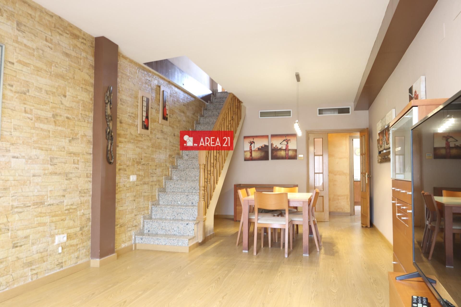 Ático en venta en La Pobla de Vallbona con Aire acondicionado, Terraza y Trastero