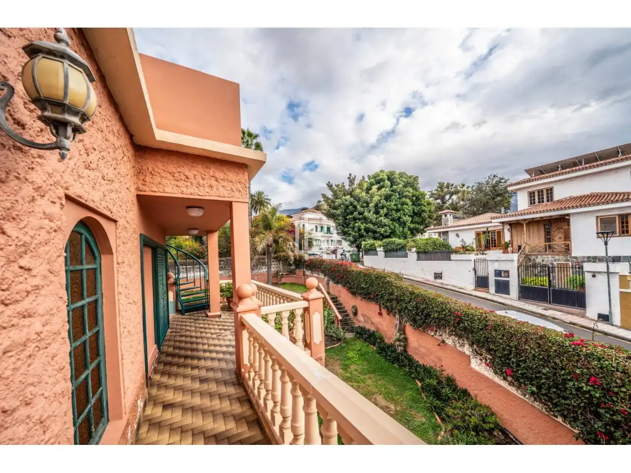 Vista exterior de Casa o xalet en venda en Puerto de la Cruz amb Jardí privat, Terrassa i Moblat