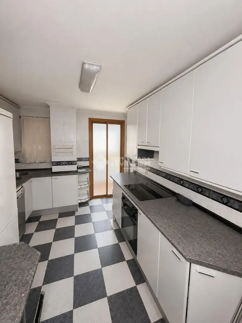 Cocina de Piso en venta en Fuenlabrada con Calefacción, Terraza y Amueblado