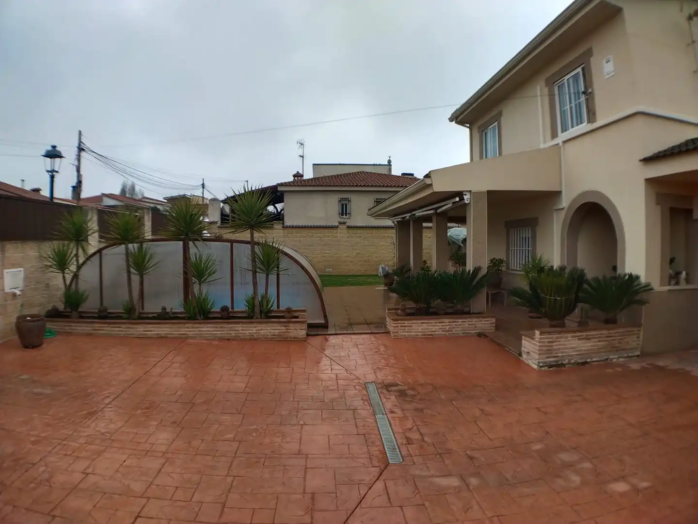Vista exterior de Casa o xalet en venda en Moraleja de Enmedio amb Aire condicionat, Calefacció i Jardí privat