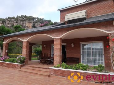 Casa con piscina in vendita a Canigó