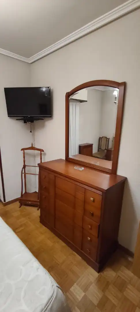 Habitación de Piso en venta en  Logroño con Calefacción, Parquet y Trastero