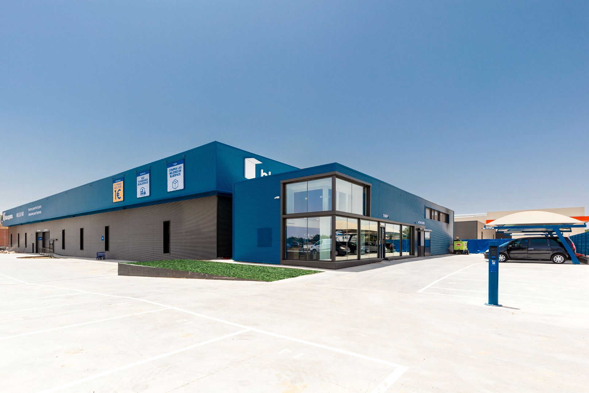 Exterior view of Box room to rent in  Sevilla Capital  with Alarm