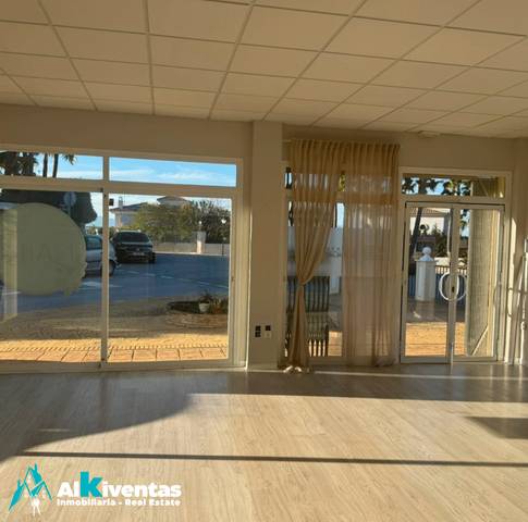 Local comercial en Alquiler en Alhaurín Golf