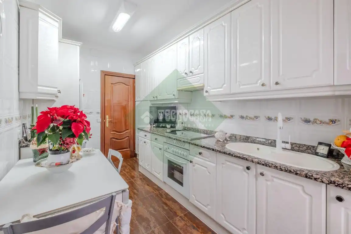 Kitchen of Houses for sale in Madrid  with Air Conditioner and Heating