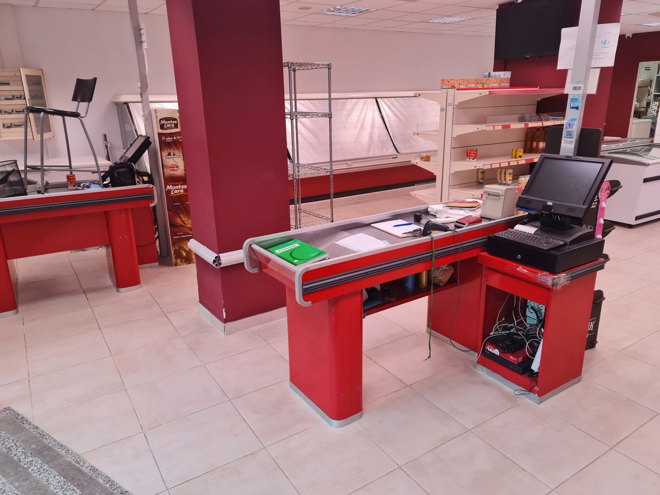 Local en venda en Sant Feliu de Llobregat amb Aire condicionat, Moblat i Internet