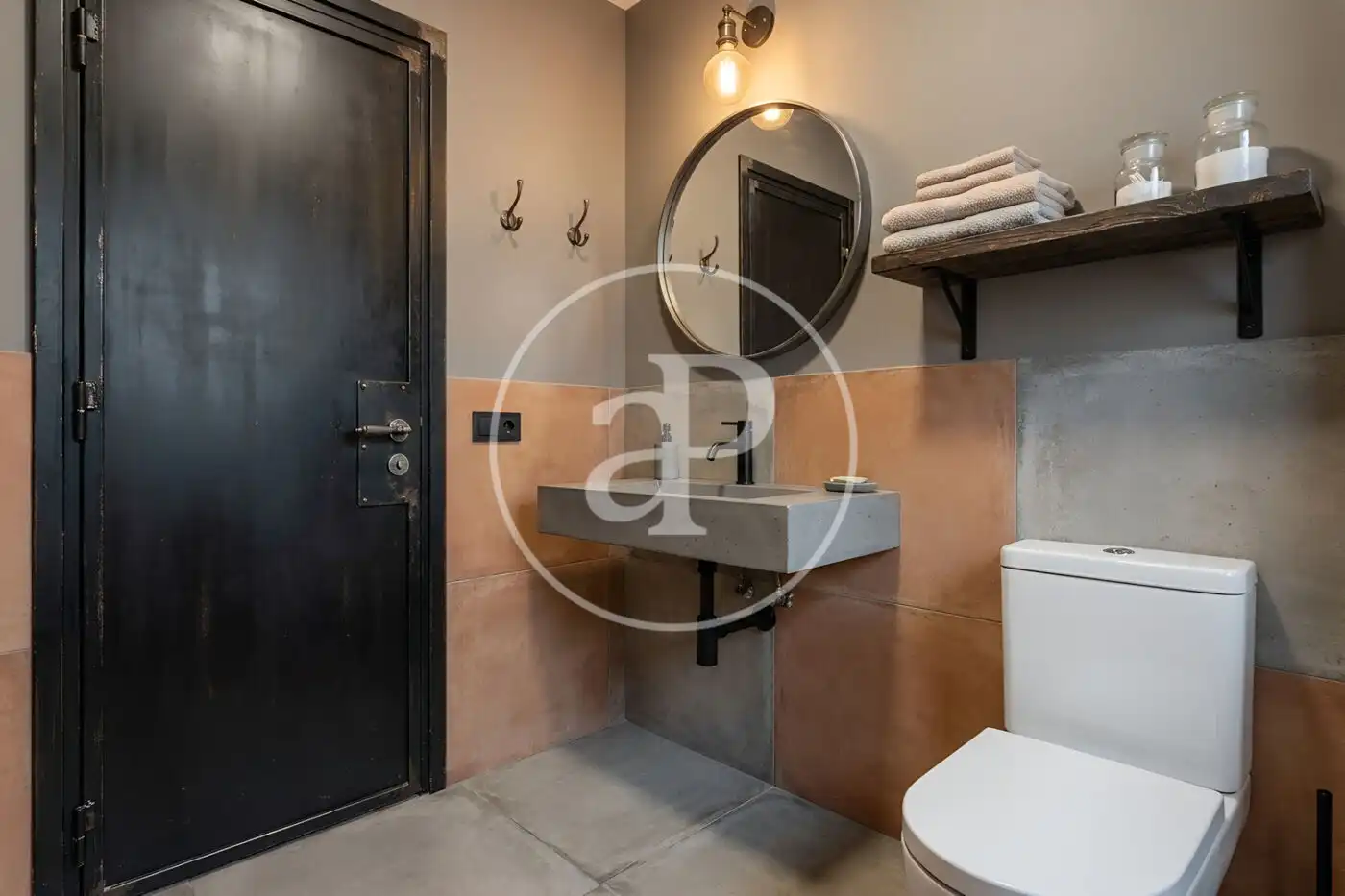 Bathroom of Flat for sale in Madrid  with Heating