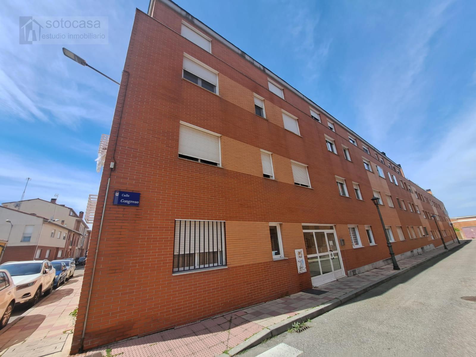 Vista exterior de Pis en venda en Santovenia de Pisuerga amb Calefacció i Traster