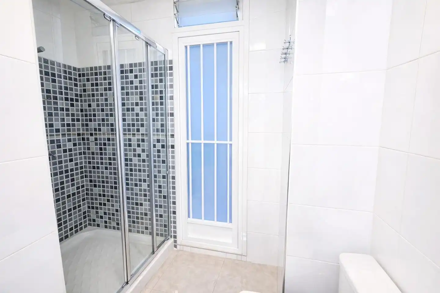 Baño de Planta baja de alquiler en Elche / Elx con Aire acondicionado y Amueblado
