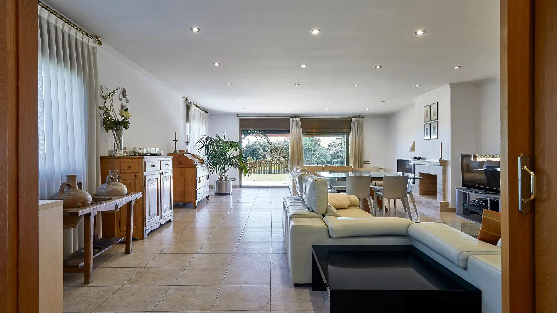 Sala de estar de Casa adosada en venta en L'Ametlla del Vallès con Aire acondicionado, Calefacción y Jardín privado