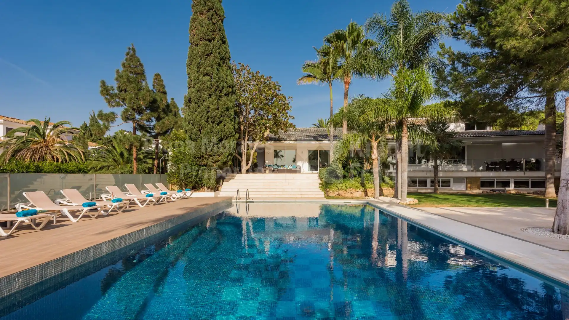 Piscina de Casa o chalet en venta en Marbella con Aire acondicionado, Jardín privado y Terraza