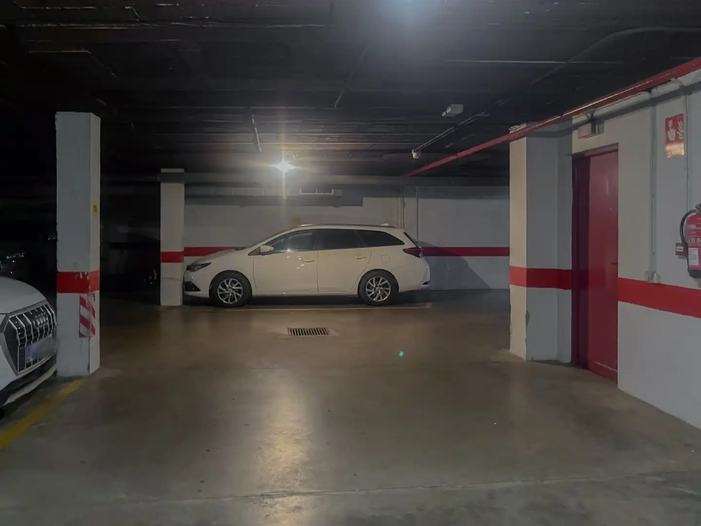 Parkplatz von Wohnung zur Miete in Sevilla mit Klimaanlage und Heizung