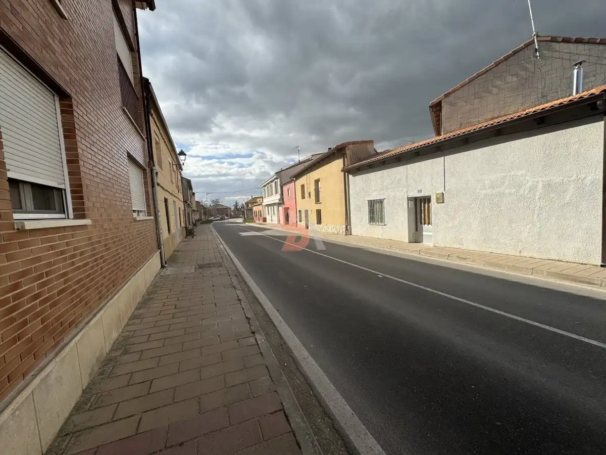 Vista exterior de Casa o xalet en venda en Renedo de Esgueva amb Calefacció