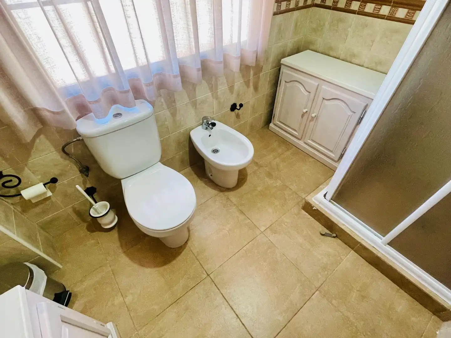 Baño de Finca rústica en venta en Badolatosa con Jardín privado, Terraza y Piscina
