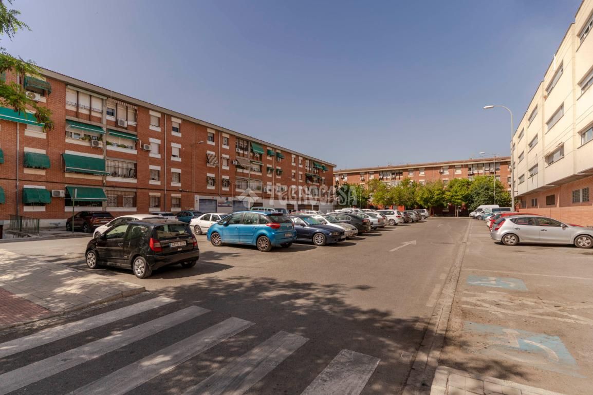 Exterior view of Flat for sale in  Granada Capital