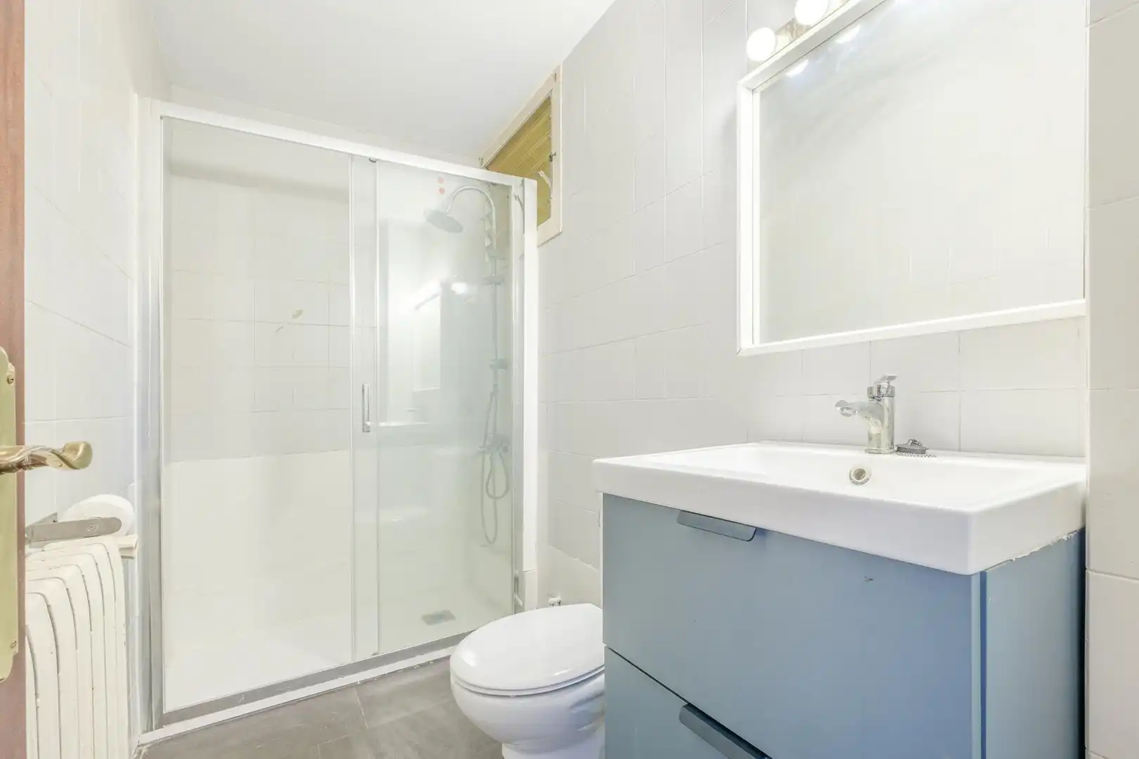 Bathroom of Houses for sale in Terrassa  with Air Conditioner, Heating and Private garden